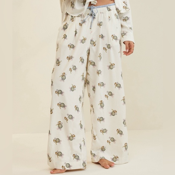 Aerie Cindy Lou Who Grinch Pajama Pants NWT Best Seller - Picture 6 of 9